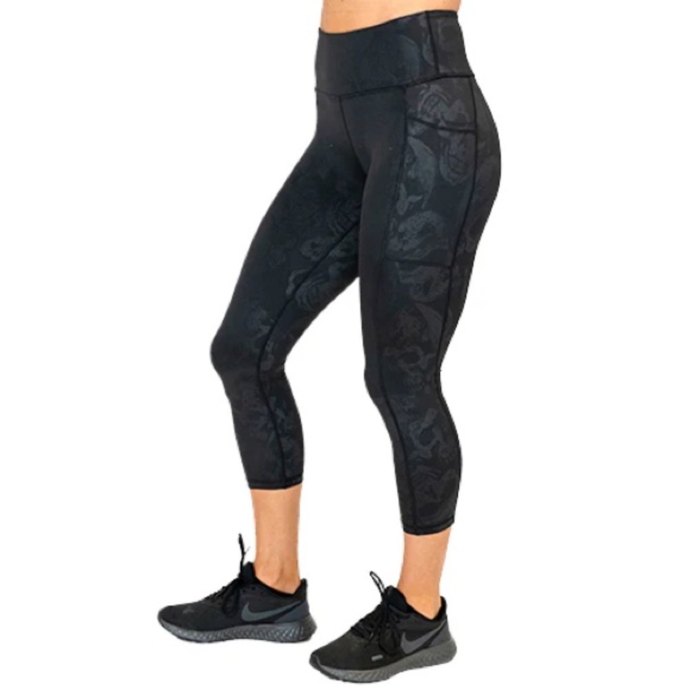CVG Shadow Skulls Capri Leggings- Large